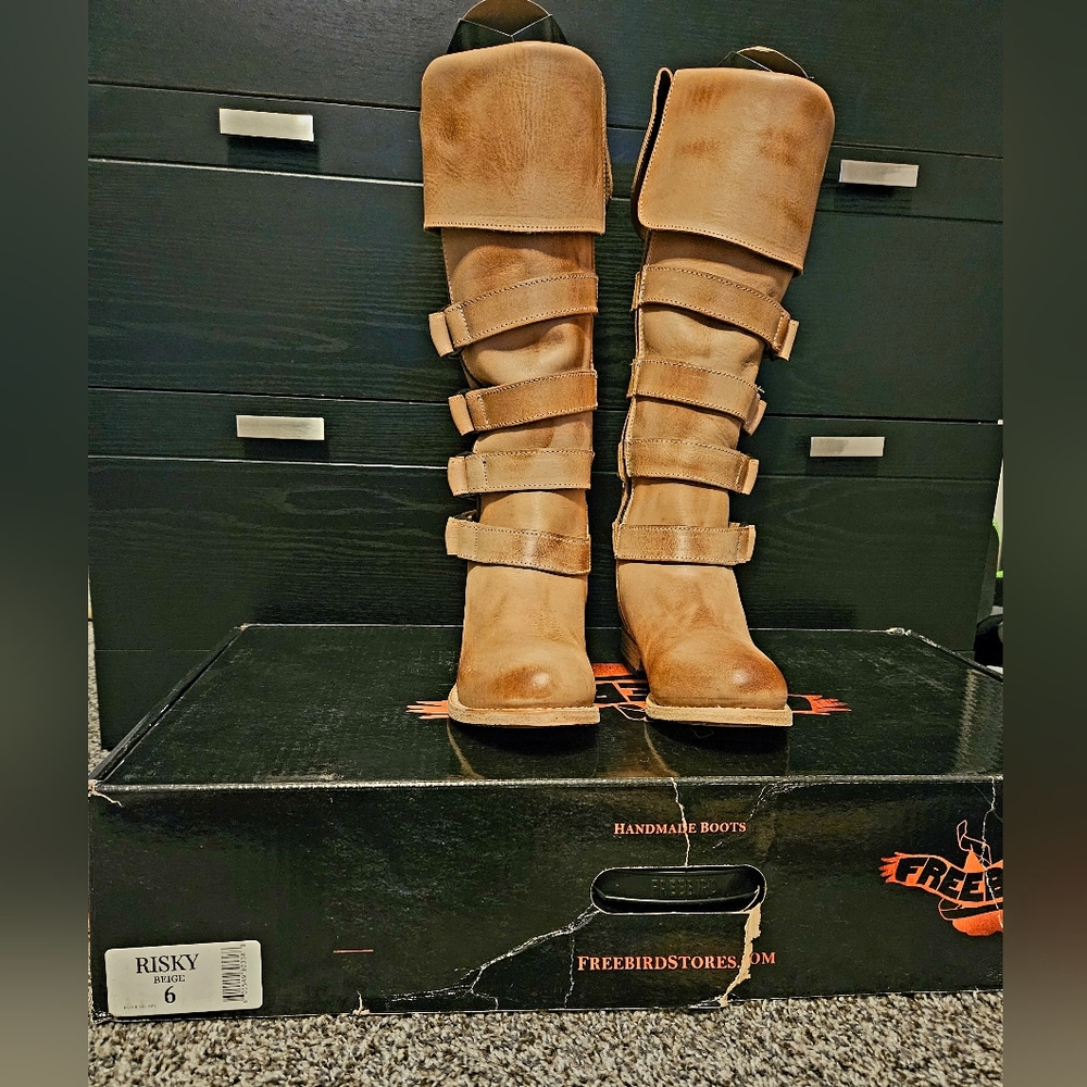 Freebird by Steven - Risky size 6